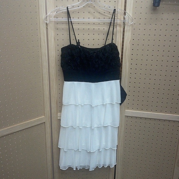 Sweet Storm size small semi-formal black white‎ dress - Picture 2 of 8
